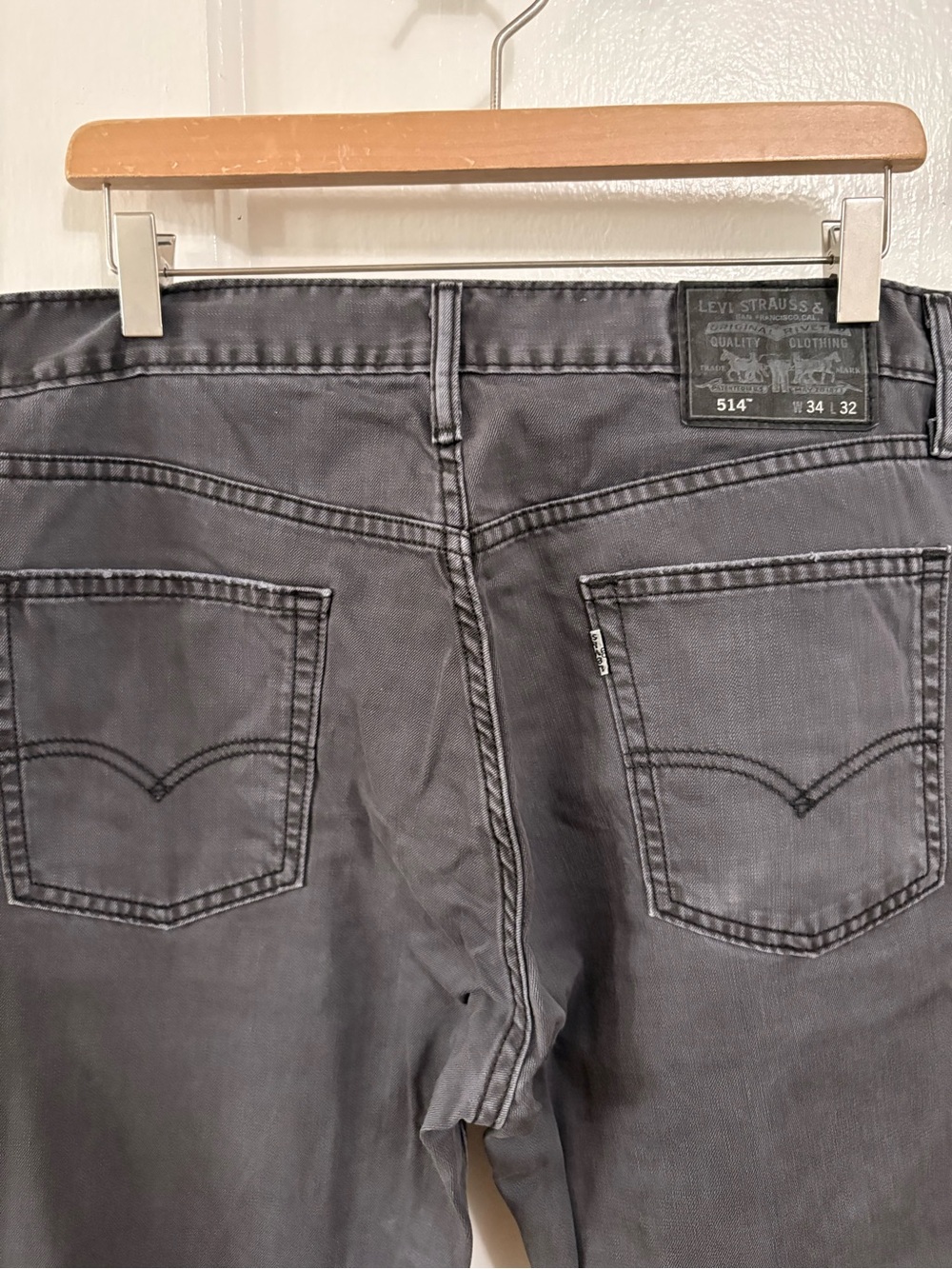 Levi's 514 Relaxed Straight Jeans in Charcoal